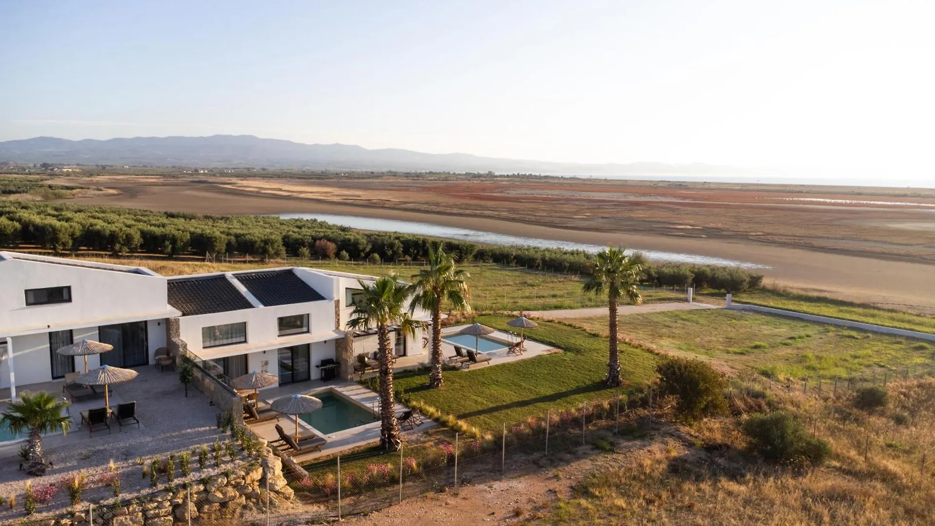 Flamingo View Suites & Villas Nea Poteidaia