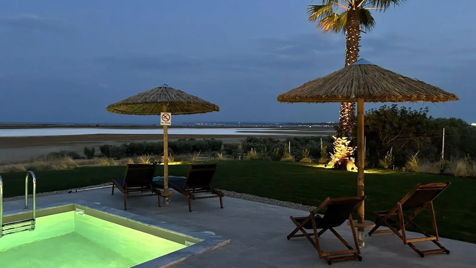 Flamingo View Suites & Villas Nea Poteidaia